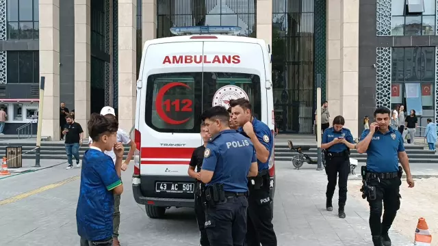 Kavga ettiği çocukları bacaklarından bıçakladı