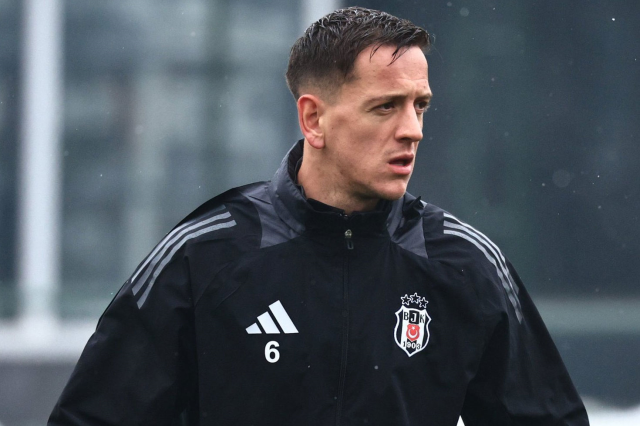 Acun Ilıcalı, Beşiktaşlı yıldızı Hull City'e transfer ediyor