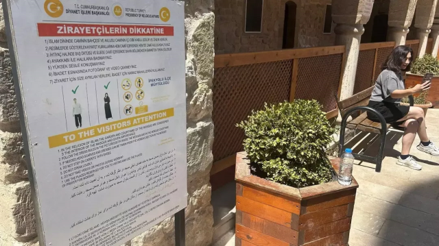 Tarihi camide tartışma yaratan görüntü