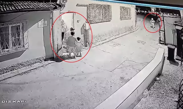 Palyaço kıyafeti giyip bıçakla çocukları kovaladı