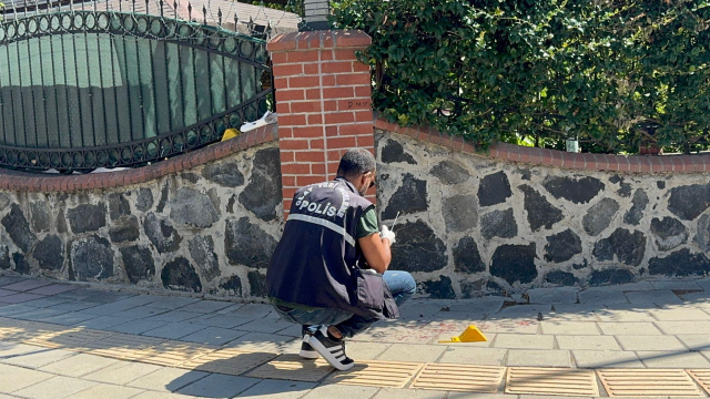 Tartıştığı kocasını bıçakla yaraladı; o anlar kamerada