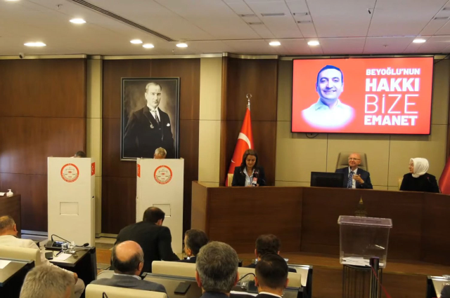 Beyoğlu Belediyesi'nde başkan vekili CHP'nin adayı Sefer Karaahmetoğlu oldu