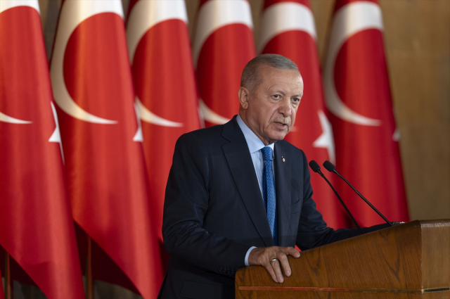 Cumhurbaşkanı Erdoğan: Belediyeleri aile çiftliğine çeviren muhterisler için artık deniz bitmiştir Cumhurbaşkanı Erdoğan: Belediyeleri aile çiftliğine çeviren muhterisler için artık deniz bitmiştir