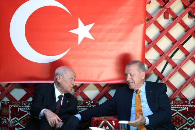 Cumhurbaşkanı Erdoğan ve Bahçeli'den 'Araları açık' dedikodularını bitiren pozlar