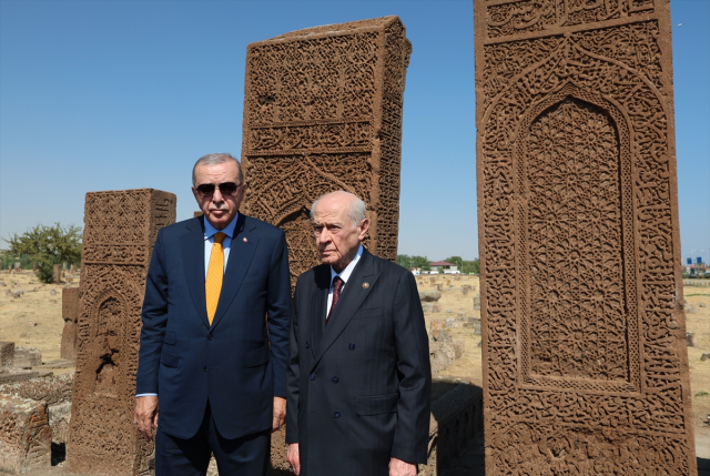 Cumhurbaşkanı Erdoğan ve Bahçeli'den 'Araları açık' dedikodularını bitiren pozlar