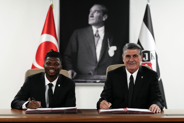 Beşiktaş El Bilal Toure'yi resmen açıkladı