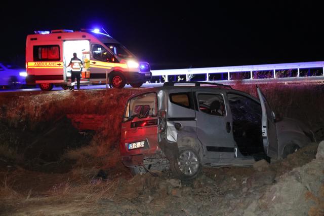 Bingöl karayolunda feci kaza: 4'ü ağır 9 yaralı Bingöl karayolunda feci kaza: 4'ü ağır 9 yaralı