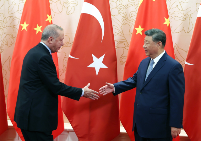 Cumhurbaşkanı Erdoğan ve eşi Şanghay Zirvesi'nde aile fotoğrafına katıldı