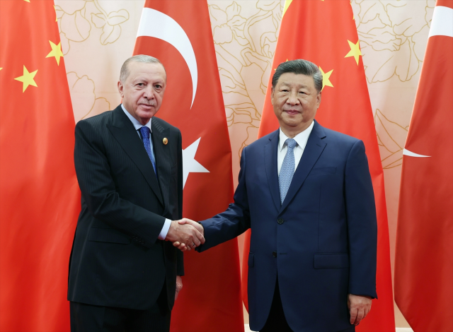 Cumhurbaşkanı Erdoğan ve eşi Şanghay Zirvesi'nde aile fotoğrafına katıldı