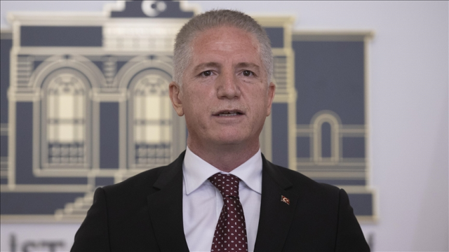 Çevik kuvvet ekipleri CHP İstanbul İl Başkanlığı önünde toplandı, arbede çıktı