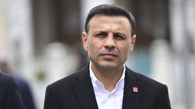 Çevik kuvvet ekipleri CHP İstanbul İl Başkanlığı önünde toplandı, arbede çıktı