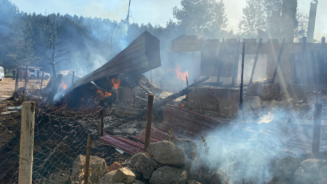 Öfkeli damat koca bir mahalleyi yaktı