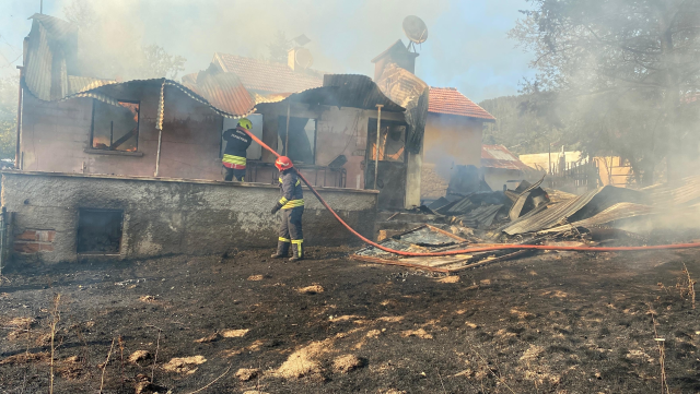 Öfkeli damat koca bir mahalleyi yaktı