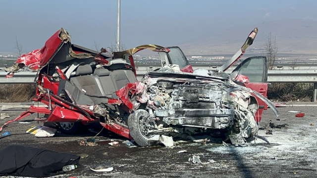 Niğde-Pozantı Otoyolu'nda feci kaza: 2 ölü, 3 yaralı