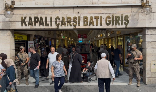 Kapalıçarşı'da dikkat çeken görüntü: Tam teçhizatlı özel harekat ekipleri böyle bekledi