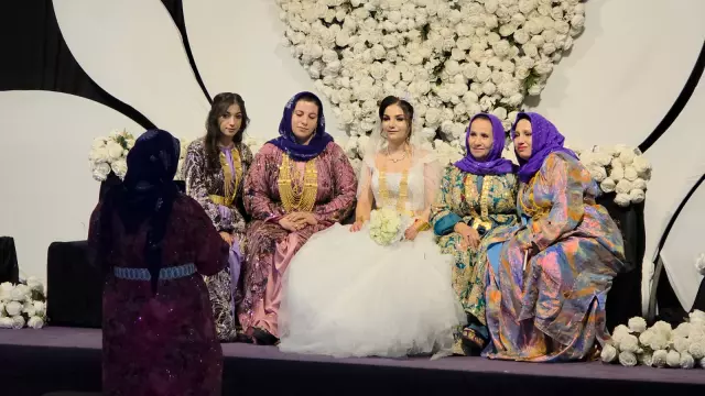 Şanlıurfa'da Yöresel Kıyafetlerle Süslenen Aşiret Düğünü