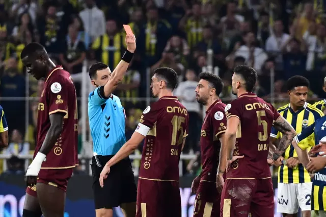 Kadıköy'de olaylı derbi Fenerbahçe'nin