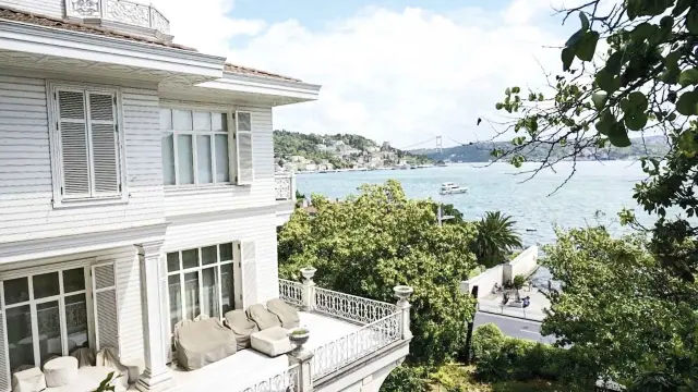 İstanbul Boğazı'nın en pahalılarından Beyaz Köşk yeniden satışa çıktı
