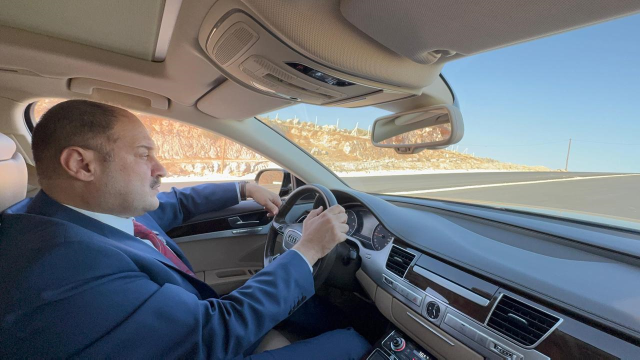 Başkan Gülpınar, Şanlıurfa Şehir Hastanesi Yolunda Direksiyona Geçti ve Kaliteyi Test Etti