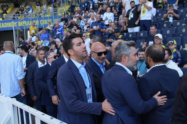 Fenerbahçe başkan adaylığından çekilen Hakan Bilal Kutlualp, yoğun ilgiyle karşılandı