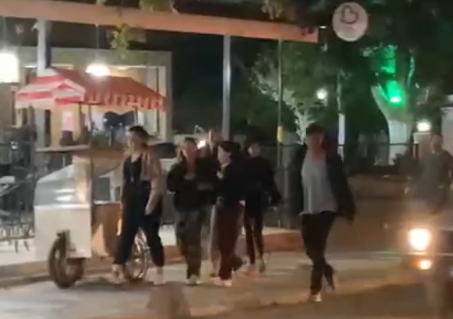 Depremin ardından büyük panik! Halk soluğu sokakta aldı