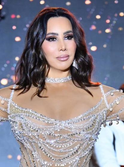 Asena 8 yıl sonra sahnelere döndü, sosyal medya ikiye bölündü Asena 8 yıl sonra sahnelere döndü, sosyal medya ikiye bölündü