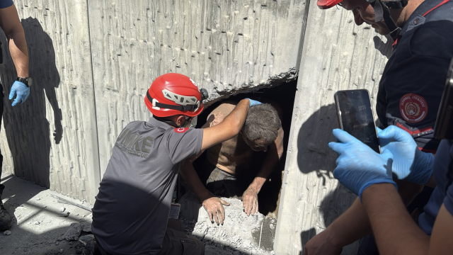 İstanbul'da 15 metrelik duvarın arasında günlerce mahsur kaldı, sesleri duyanlar ihbar etti