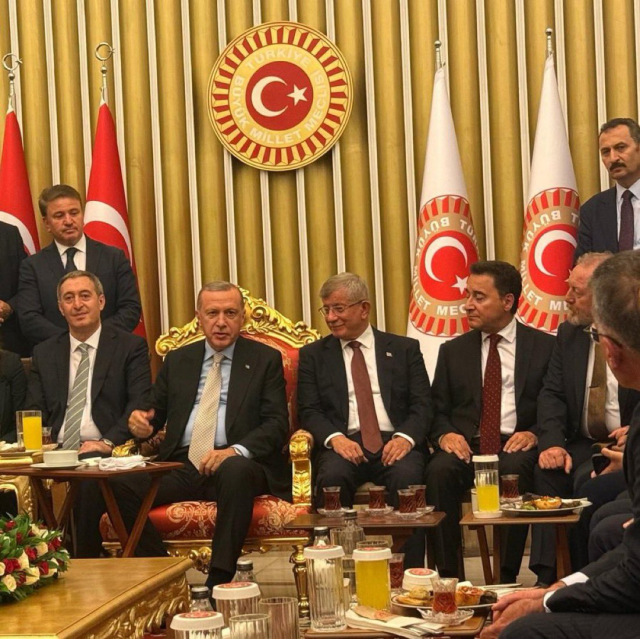 Cumhurbaşkanı Erdoğan, Davutoğlu ve Babacan yıllar sonra yan yana geldi