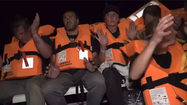 İsrail, Özgürlük Filosu'na ait gemiye saldırdı! Aktivistler alıkonuldu İsrail, Özgürlük Filosu'na ait gemiye saldırdı! Aktivistler alıkonuldu