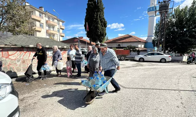 Kentteki su kesintisi vatandaşları isyan ettirdi: Adeta 'yağmurlu havada size su yok' dendi