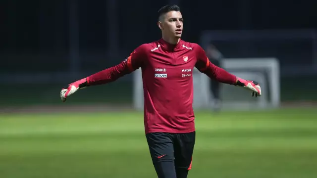 A Milli Takım'da büyük kriz! Berke Özer izinsiz olarak kamptan ayrıldı A Milli Takım'da büyük kriz! Berke Özer izinsiz olarak kamptan ayrıldı