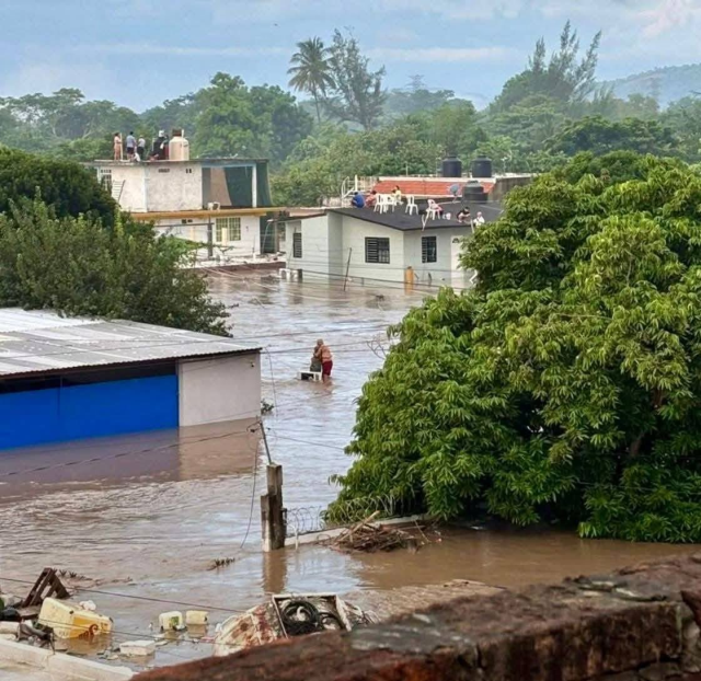 Ülke sular altında! 42 kişi öldü, 27 kişi kayboldu
