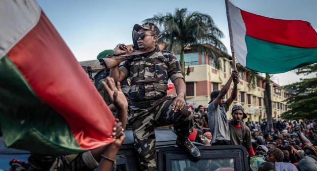 Madagaskar Devlet Başkanı Rajoelina protestolar nedeniyle ülkeyi terk etti