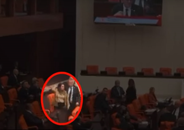MHP'li vekilin sözlerine kızan Türkeş'in kızı, salonu terk etti MHP'li vekilin sözlerine kızan Türkeş'in kızı, salonu terk etti