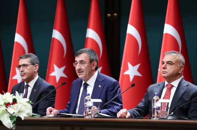 Cevdet Yılmaz: Büyüme hedefi 2025'te yüzde 3.3, 2026'da ise yüzde 3.8