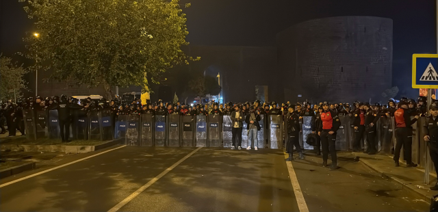 Diyarbakır'da 'Öcalan'a özgürlük' yürüyüşüne biber gazlı müdahale