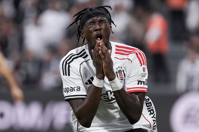 Her şey 2 dakika içerisinde oldu! Beşiktaş'a Dolmabahçe'de şok Her şey 2 dakika içerisinde oldu! Beşiktaş'a Dolmabahçe'de şok