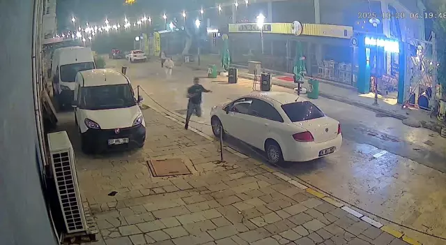 Antalya'da silahlı kavga: 2 ölü, 1 yaralı Antalya'da silahlı kavga: 2 ölü, 1 yaralı