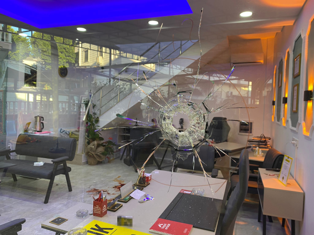 Antalya'da silahlı kavga: 2 ölü, 1 yaralı Antalya'da silahlı kavga: 2 ölü, 1 yaralı