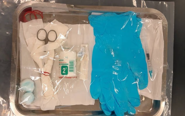 Aracının arkasında penis büyütme operasyonu yapan sahte doktor gözaltına alındı Aracının arkasında penis büyütme operasyonu yapan sahte doktor gözaltına alındı