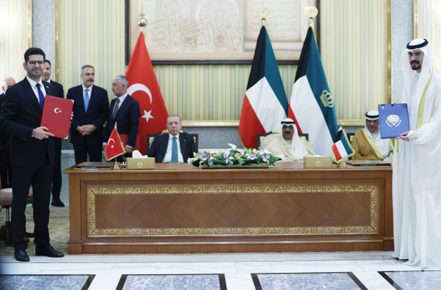 Türkiye ve Kuveyt arasında 4 anlaşma imzalandı Türkiye ve Kuveyt arasında 4 anlaşma imzalandı