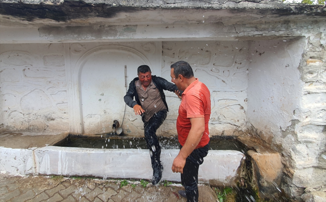 İlginç gelenek! 'İlgisiz akrabalar' tek tek tespit edilip su dolu yalağa atılıyor