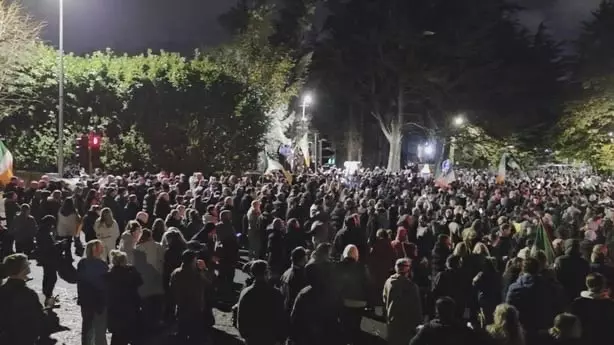 Küçük kıza cinsel saldırı iddiası ülkeyi yangın yerine çevirdi