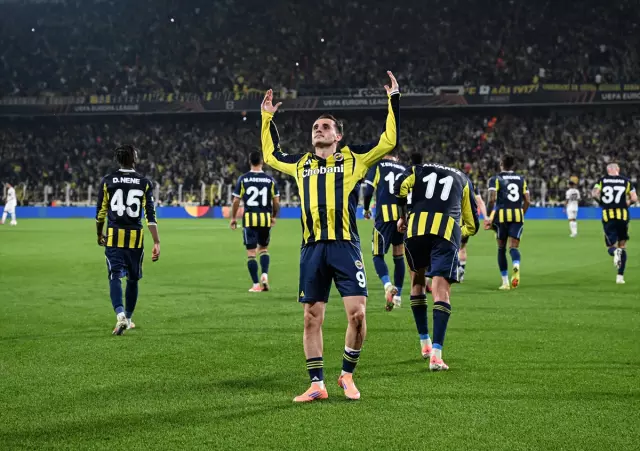 Fenerbahçe, Stuttgart'ı Kerem Aktürkoğlu'nun golüyle devirdi Fenerbahçe, Stuttgart'ı Kerem Aktürkoğlu'nun golüyle devirdi