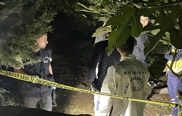 Kan donduran olay! Cami bahçesine girenler hemen polisi aradı Kan donduran olay! Cami bahçesine girenler hemen polisi aradı