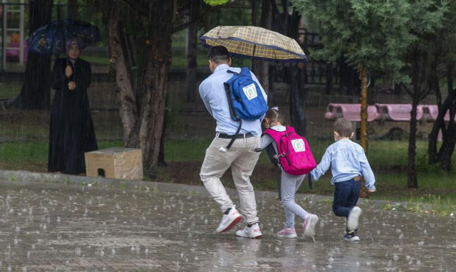 İstanbul'da okullar saat 16.00'dan itibaren tatil edildi