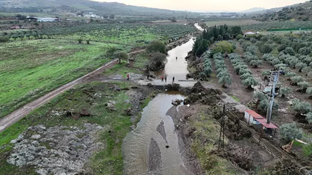 Sel sularında kaybolan 70 yaşındaki adam 2 gündür her yerde karış karış aranıyor Sel sularında kaybolan 70 yaşındaki adam 2 gündür her yerde karış karış aranıyor