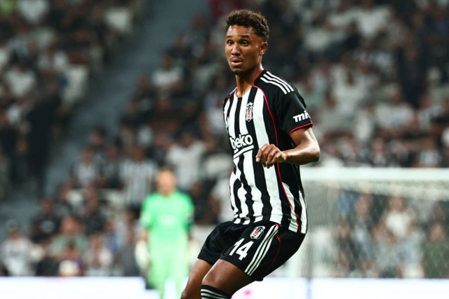 Beşiktaş'ta 1 yıldız isim, sarı kart görmesi halinde Fenerbahçe derbisinde forma giyemeyecek Beşiktaş'ta 1 yıldız isim, sarı kart görmesi halinde Fenerbahçe derbisinde forma giyemeyecek