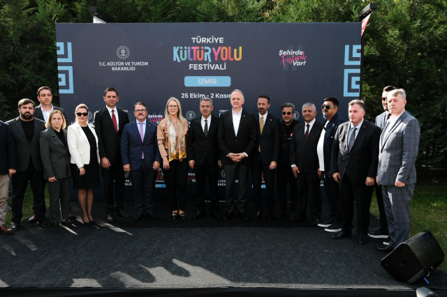 İzmir Kültür Yolu Festivali Sanatseverlerle Buluştu İzmir Kültür Yolu Festivali Sanatseverlerle Buluştu