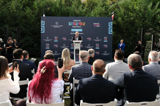 İzmir Kültür Yolu Festivali Sanatseverlerle Buluştu İzmir Kültür Yolu Festivali Sanatseverlerle Buluştu